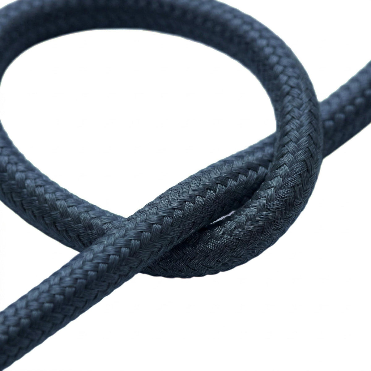 Okrągły kabel w oplocie bawełnianym – Kamienny szary, zbliżenie oplotu