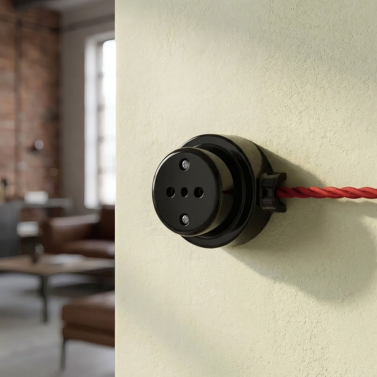 Zestaw: porcelanowe gniazdo ścienne i podstawa — Włoskie 2P+T 10/16 A / Czarny / 1 wyjście