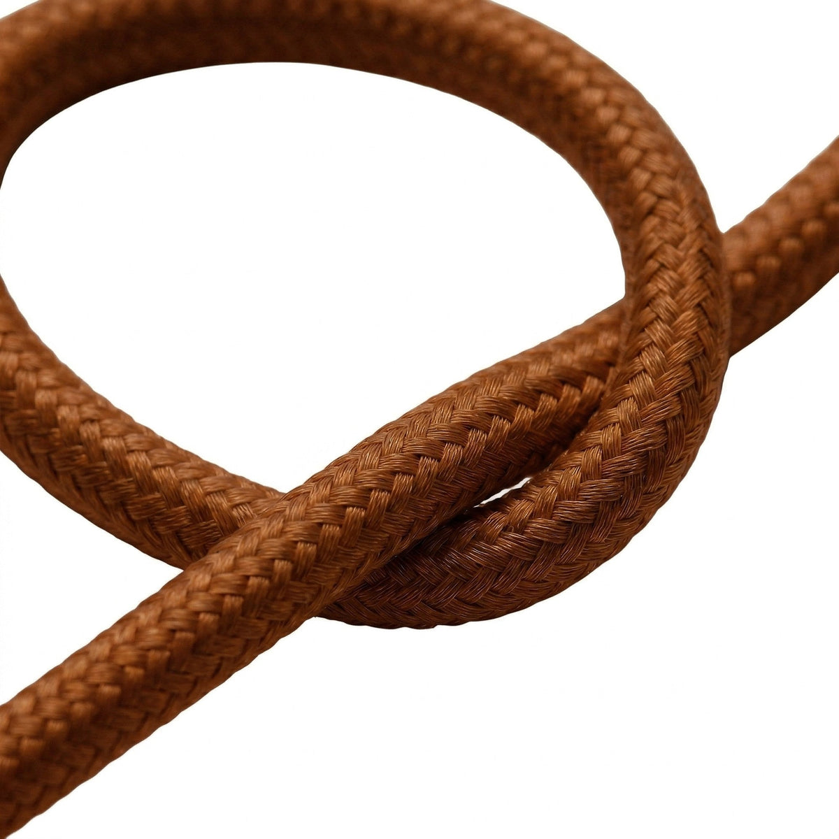 Zbliżenie gładkiego przewodu w oplocie, bawełna – cynamonowy brąz