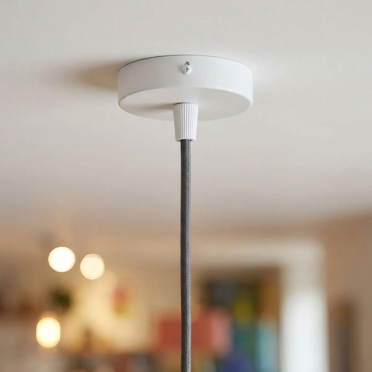 Mini rozeta cylindryczna z metalu, Ø 83 mm — 1 otwór centralny / Stożkowy termoplastyczny / Biały matowy