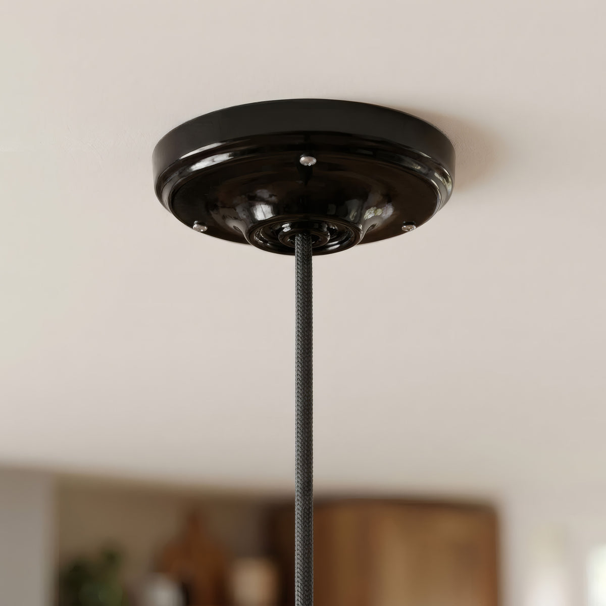 Porcelanowa rozeta z zestawem mocującym, Ø 105 mm — Czarny