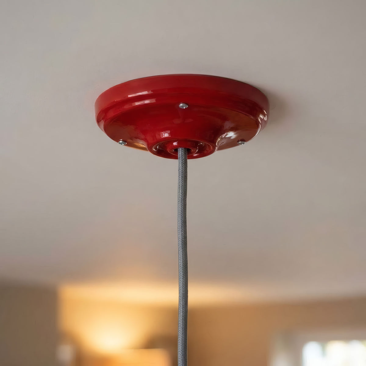Porcelanowa rozeta z zestawem mocującym, Ø 105 mm — Czerwony