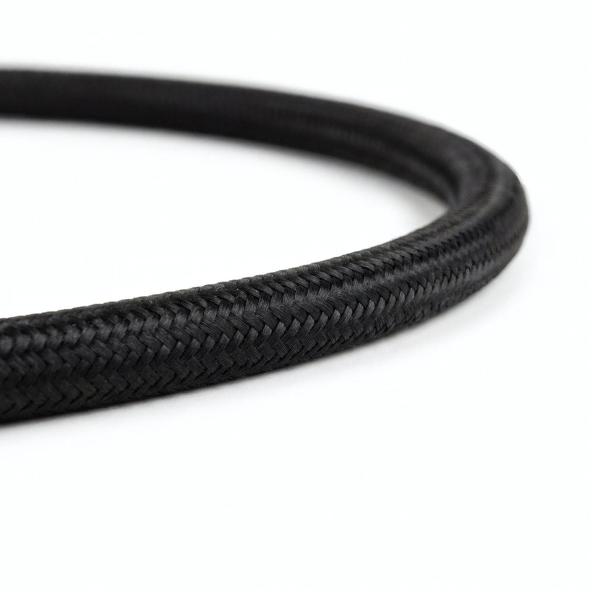 Czarny kabel elektryczny tekstylny - zdjęcie produktu na białym tle 5