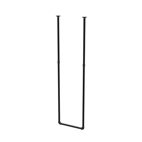 Wieszak na ubrania podwieszany do sufitu z rur stalowych malowanych na czarny mat Ø 27 mm — szerokość 46 cm, wysokość pod sufitem 173 cm, widok trzy czwarte na białym tle