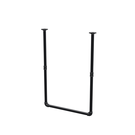 Wieszak na ubrania podwieszany do sufitu z rur stalowych malowanych na czarny mat Ø 27 mm — szerokość 56 cm, wysokość pod sufitem 83 cm, widok trzy czwarte na białym tle
