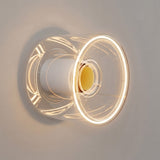 Żarówka LED donut E27 z przezroczystego szkła, Ø 120 mm, włączona jako kinkiet w minimalistycznej aranżacji