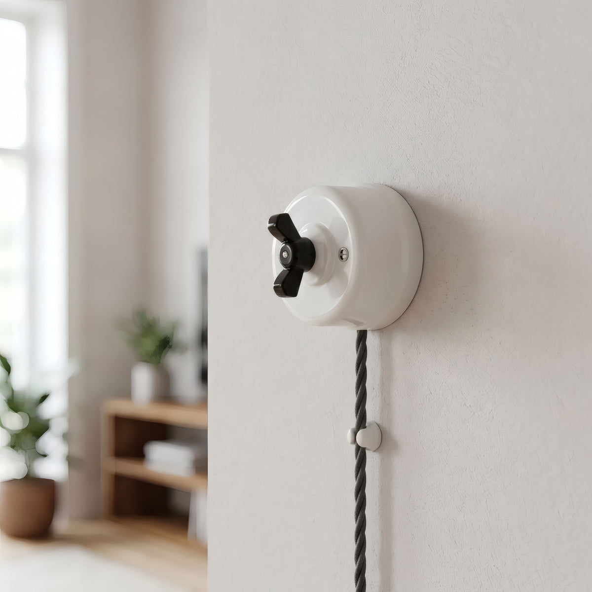 Porcelanowy łącznik schodowy z nakrętką motylkową — Biały / Czarny