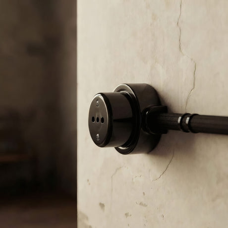 Zestaw: porcelanowe gniazdo ścienne i podstawa — Włoskie 2P+T 10/16 A / Czarny / 1 wyjście
