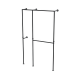 Penderie ouverte à deux baies en tuyaux de plomberie noirs Ø 27 mm — baies de 40 + 80 cm, vue de trois quarts sur fond blanc
