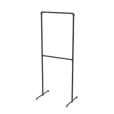 Portant à vêtements autoportant double niveau en tuyaux de plomberie noirs Ø 27 mm — largeur 80 cm, hauteur 216 cm, vue de trois quarts sur fond blanc