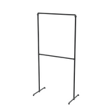 Portant à vêtements autoportant double niveau en tuyaux de plomberie noirs Ø 27 mm — largeur 100 cm, hauteur 216 cm, vue de trois quarts sur fond blanc