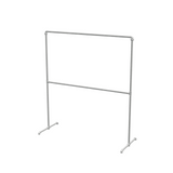 Portant à vêtements autoportant double niveau en tuyaux de plomberie galvanisés Ø 27 mm — largeur 158 cm, hauteur 176 cm, vue de trois quarts sur fond blanc