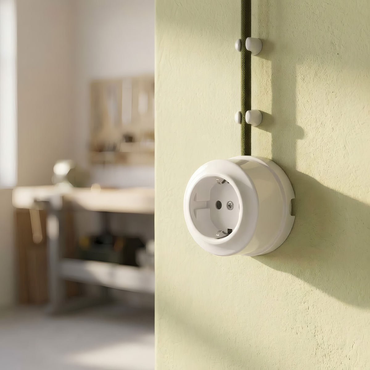 Porcelanowe gniazdo ścienne — Schuko 2P+T 16 A / Biały