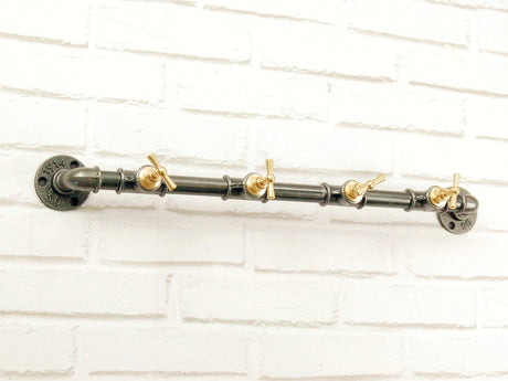 portemanteau mural en fonte avec têtes de robinet en laiton style loft