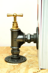 Séparateur pour livres en acier avec robinet laiton de style steampunk